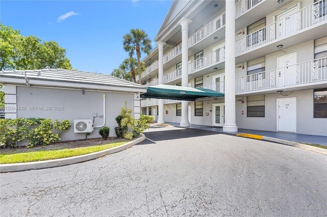 Photo - 1524 Whitehall Dr Unit 405