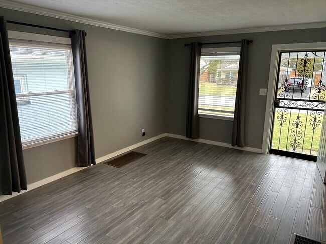 Photo - 475 W Kanawha Ave