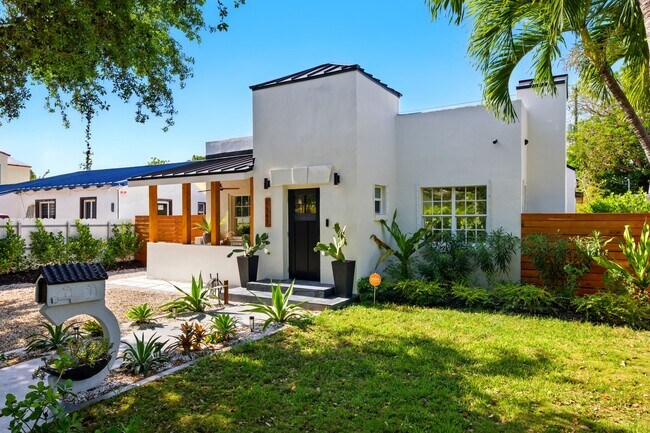 Building Photo - 1363 Biarritz Dr