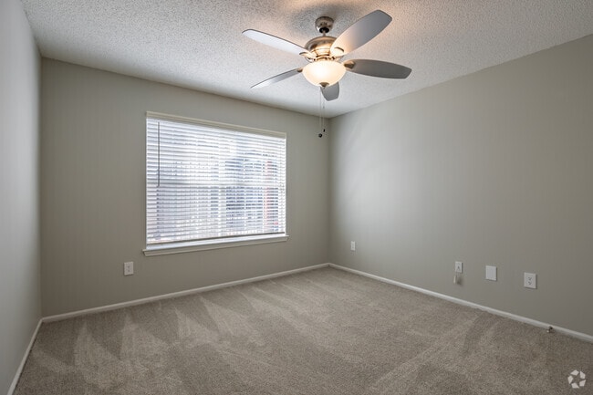 2BR, 2BA - 1,087SF