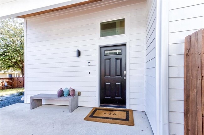 Photo - 2715 Zaragosa St