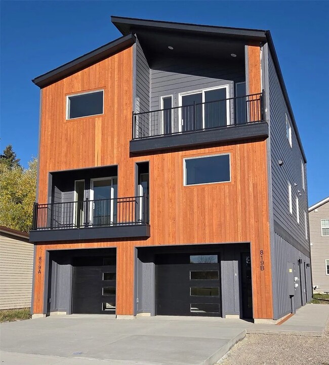 Building Photo - 819 9th Ave W Unit B