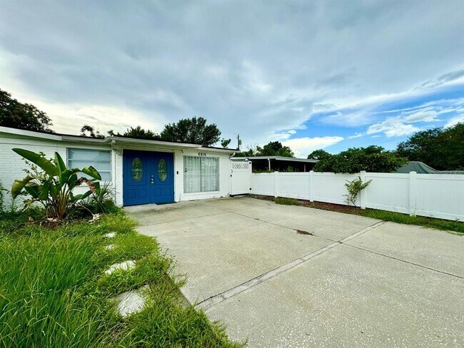 Photo - 6816 W Burke St