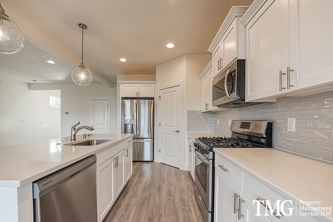 Photo - Newer Brush Prairie Home in Greenbelt Setting!