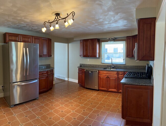 Kitchen - 4842 Hatfield St House