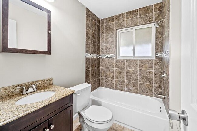 Photo - 15726 Poplar St