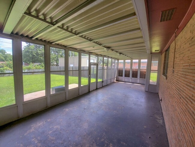 Photo - 4 Bedroom 2 bath Home in Shawnee