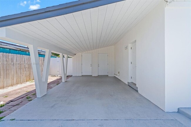 Photo - 230 NW 33rd Terrace