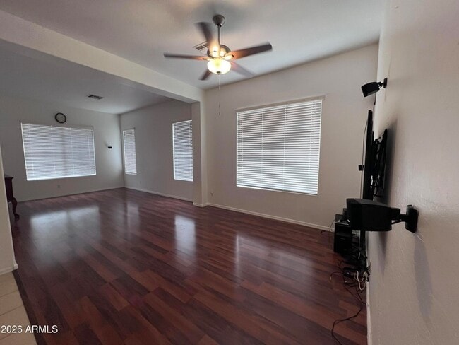 Photo - 218 E Sunburst Ln