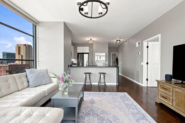 1600 S Prairie Ave Unit 1107