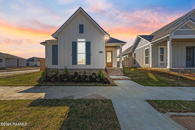 Photo - 128 Oak Village Dr