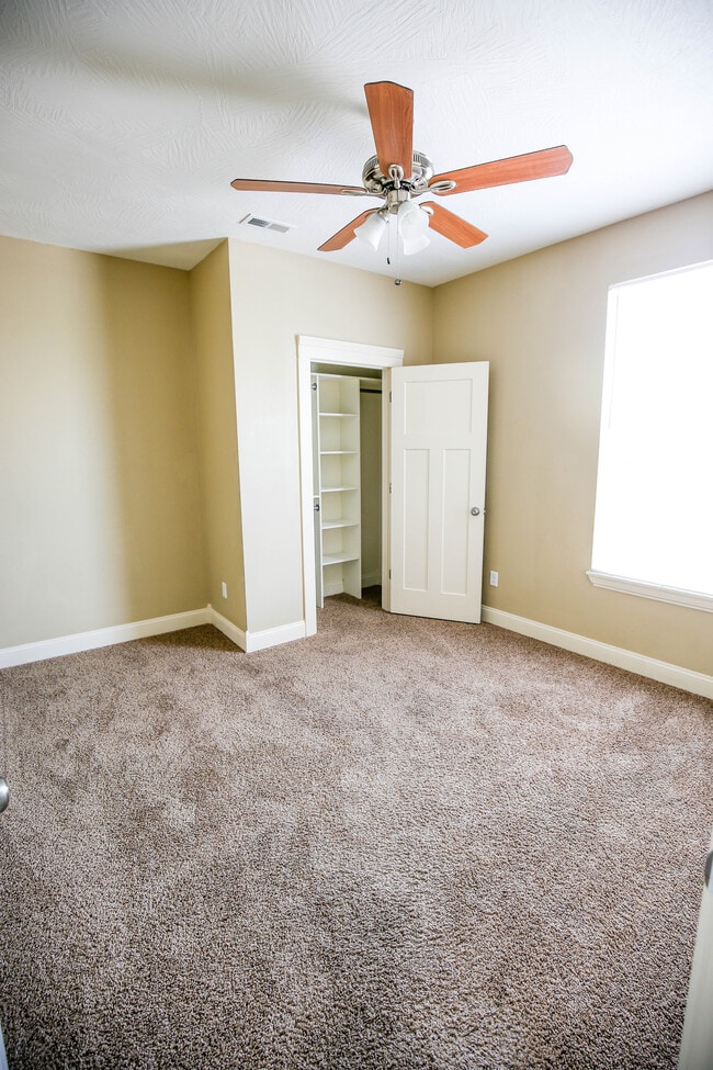 Photo - 1046 E Walnut St