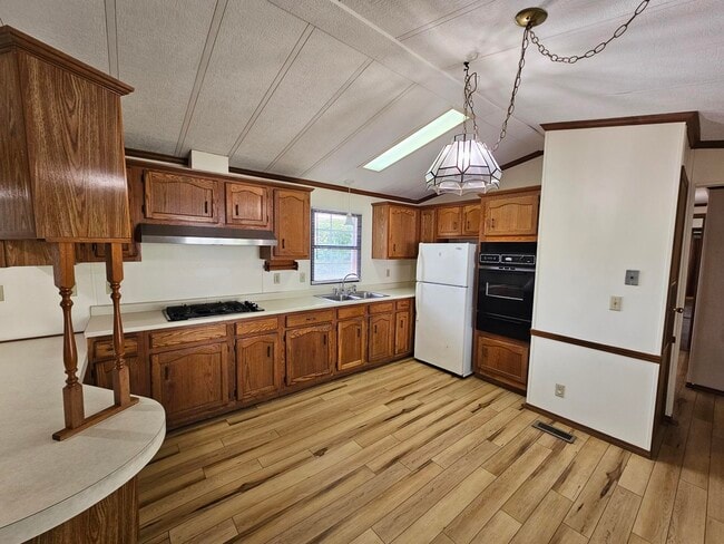 Building Photo - 3 Singleton Dr