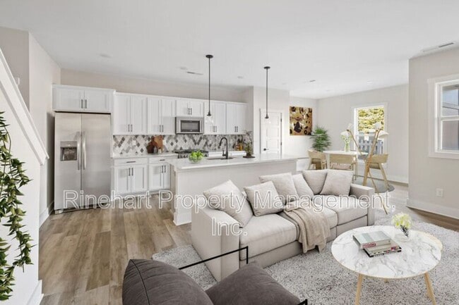 Photo - 628 Melville Dr