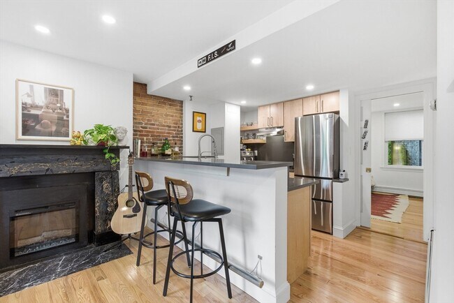 Photo - 28 Derne St Unit 2