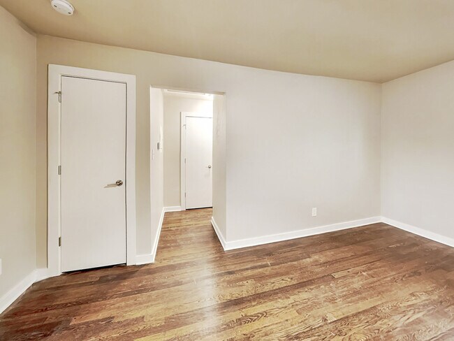 Photo - 880 N Highland Ave NE