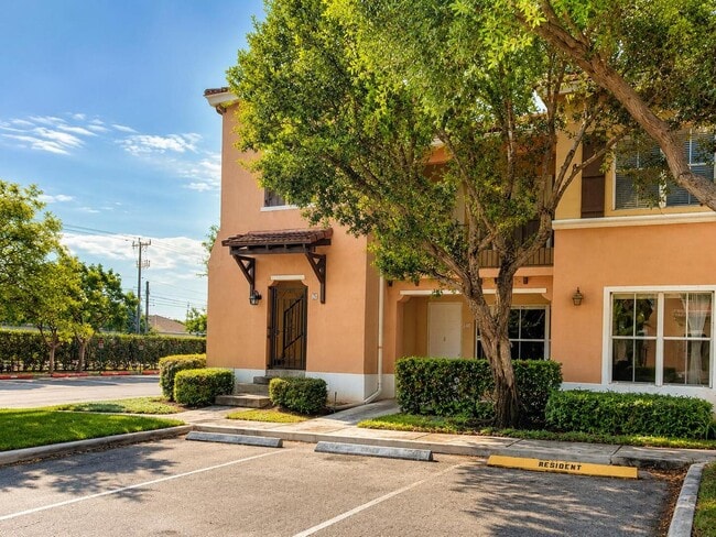 Building Photo - 3549 Forest Hill Blvd Unit 25