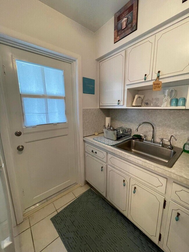 Photo - 2131 NE 42nd Ct Unidad 210e