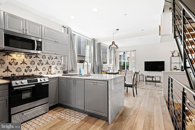 Photo - 842 N Leithgow St Townhome