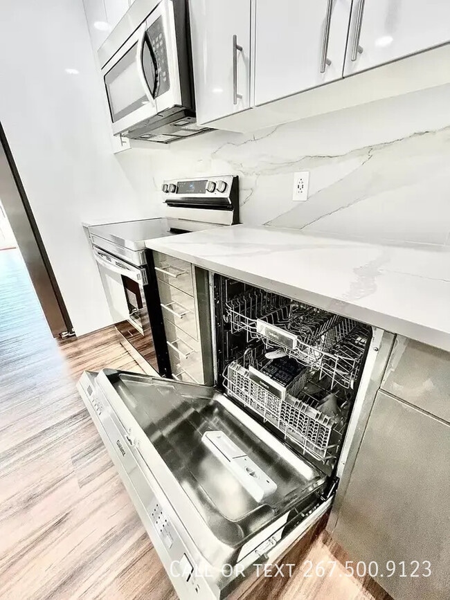 Photo - 4902 Spruce St Unidad 204