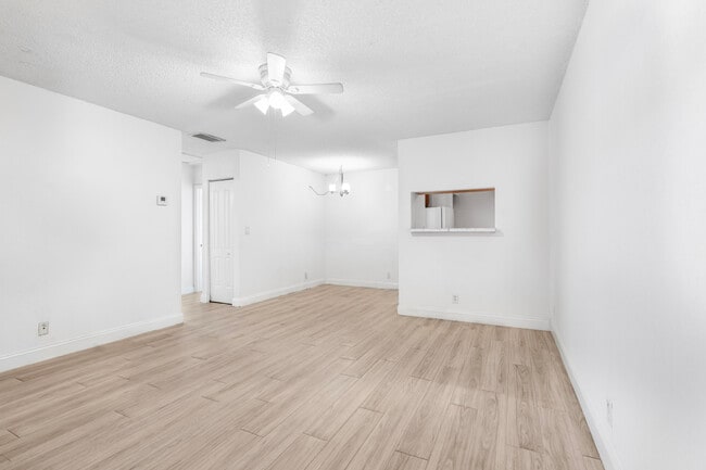Photo - 2646 Riverside Dr Unit 2646