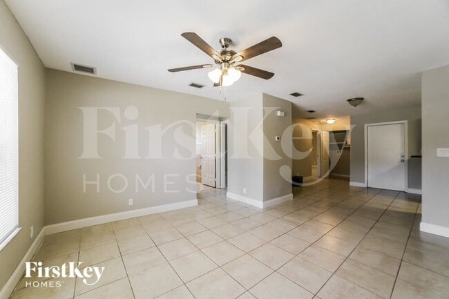 Photo - 341 NE 34th Ct