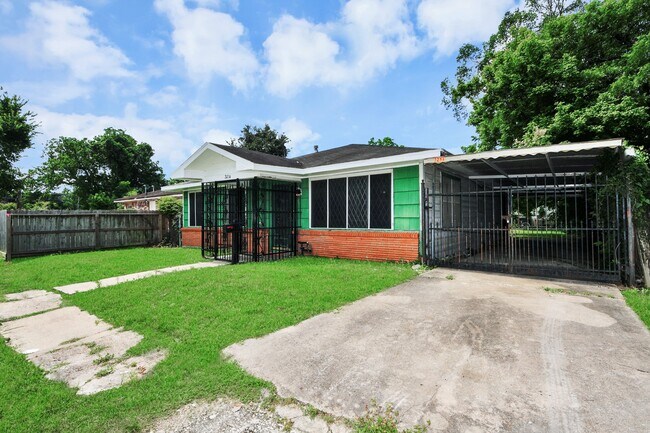 Photo - 3214 Tuam St