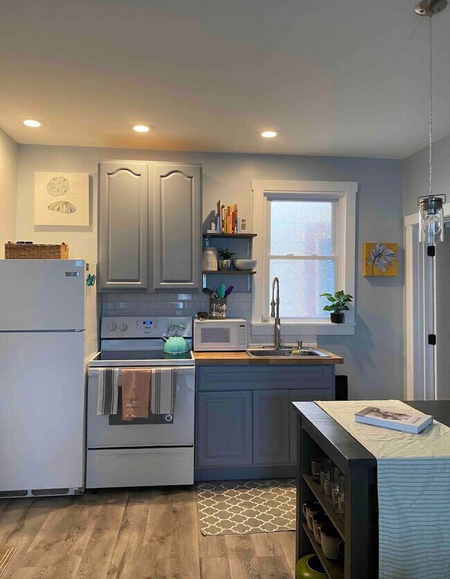 Photo - 99 Bridge St Unit The Hideaway