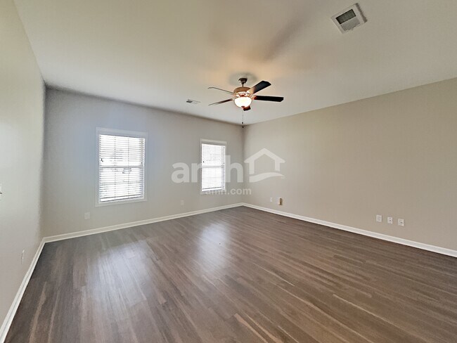 Photo - 913 Beverly Ct