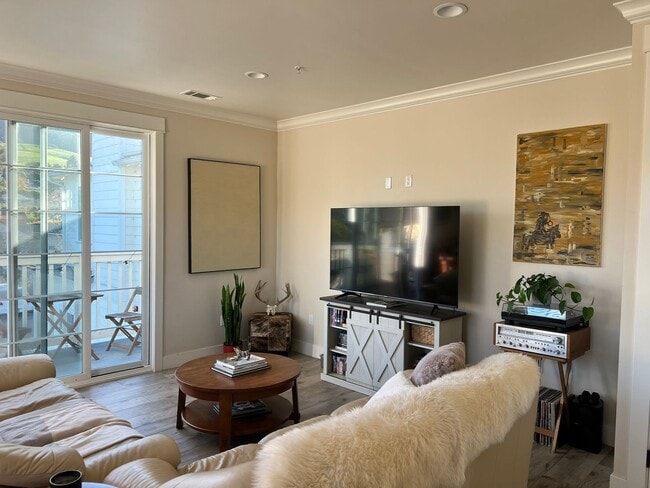 Photo - 399 Foothill Blvd