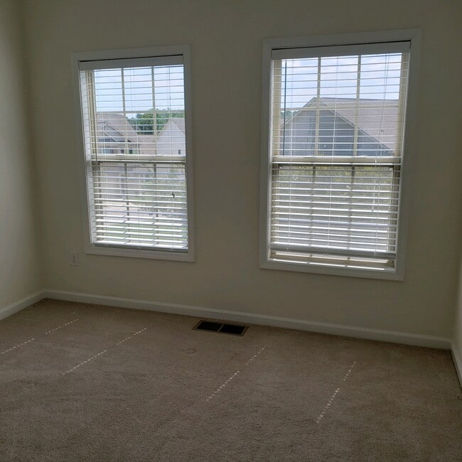 8156 Primanti Blvd Unidad 2 Spare Bedrooms & Shared Bathroom - 3rd Floo