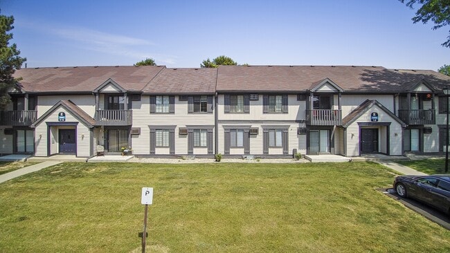 Building Photo - 5943 Walnut Cir Dr