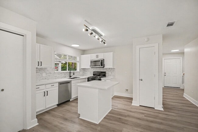 Photo - 431 Laurel Timbers Dr