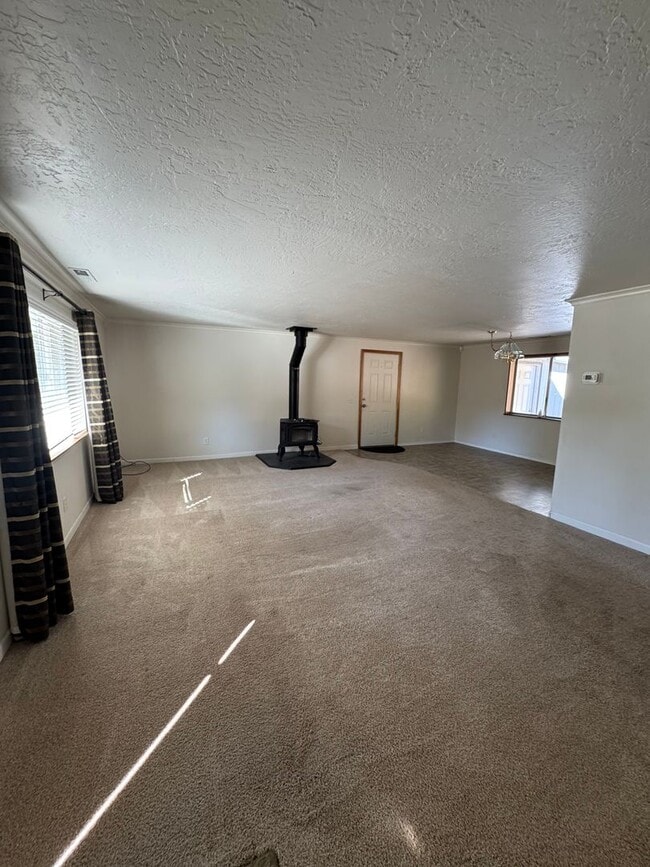 Photo - Canyonville 3 Bedroom 2 Bath with Garage a...