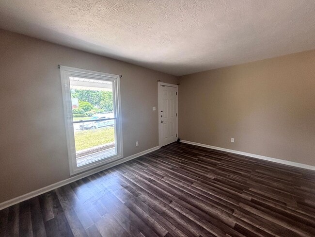 Photo - 5523 Livingston Dr