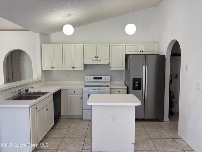 Photo - 117 Hillock Ave NW