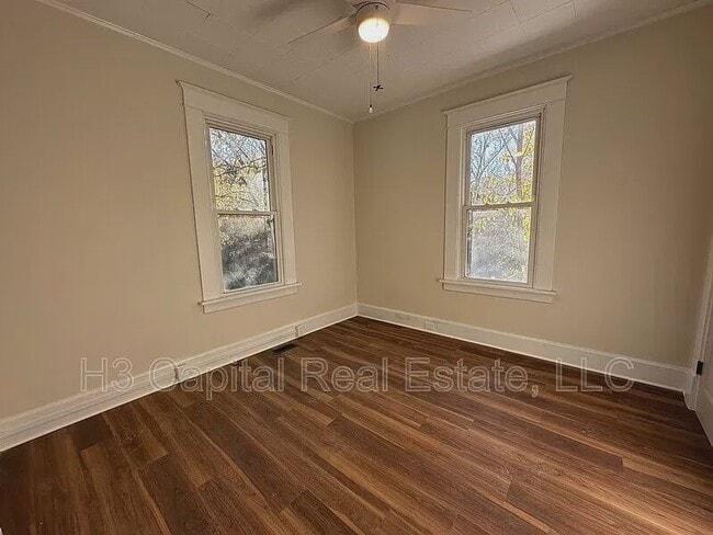 Photo - 206 W Washington St