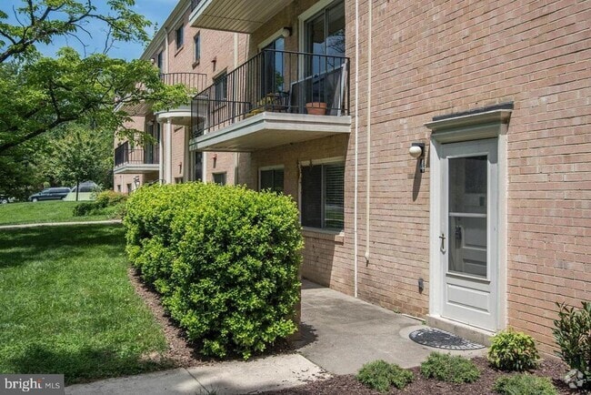 Building Photo - 10667 Montrose Ave Unit M-4 Rental