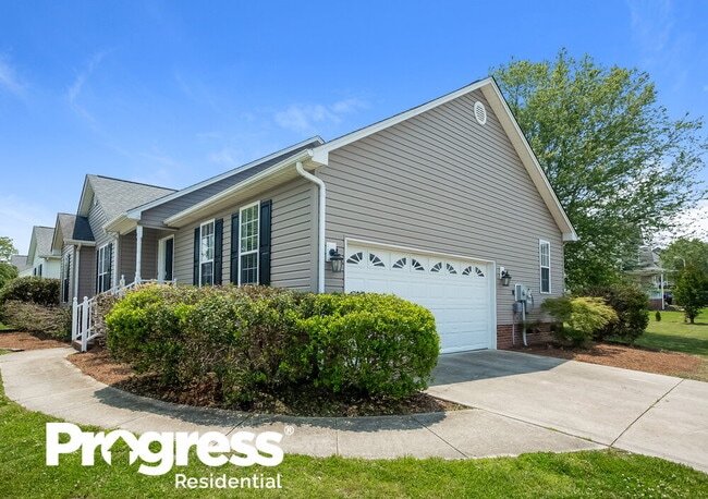 Photo - 1004 Ayrshire Ln
