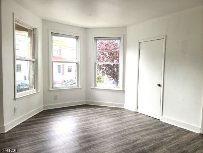 54 Smith St Unit A