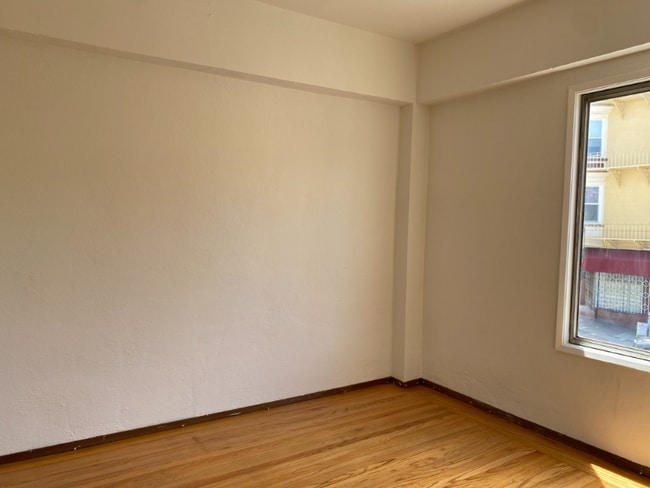 Photo - 1208 Powell St Unit 6