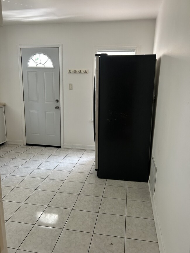 Photo - 21149 Main St