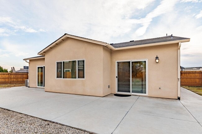 Photo - Loma Vista Home on 8800sf Lot for Lease