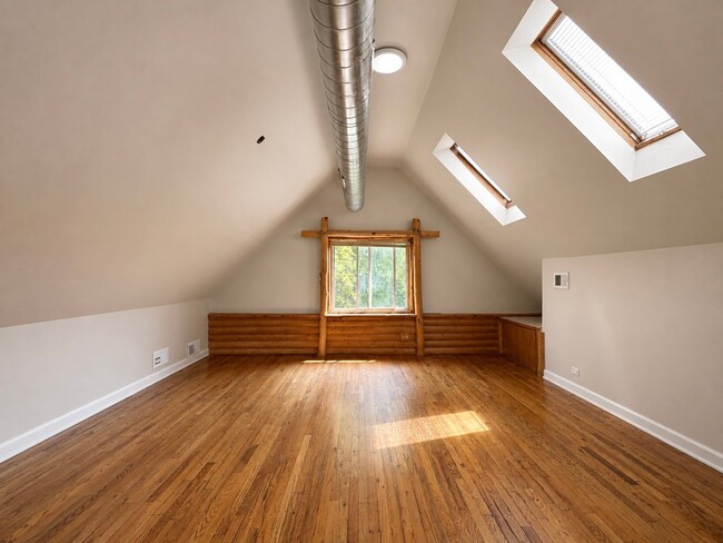 Building Photo - 2908 N Springfield Ave