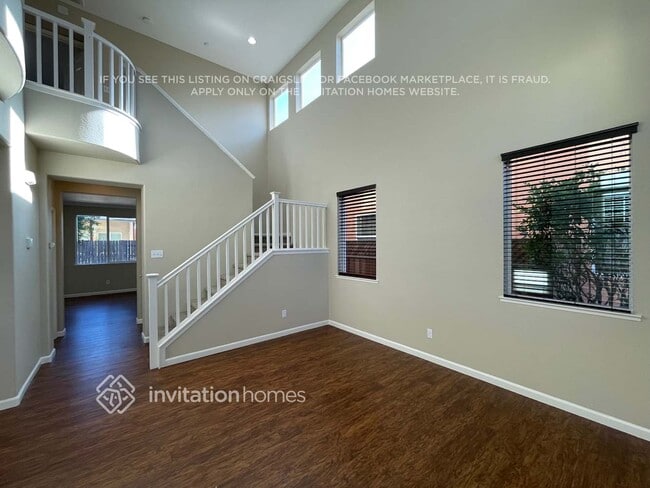 Photo - 1878 Hardy Dr