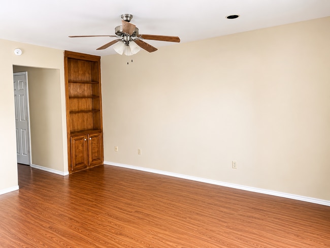 Photo - 1296 Speight Ave