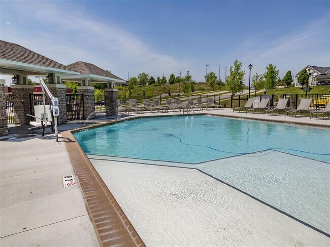 Pool - Bramblett Hills Apartments