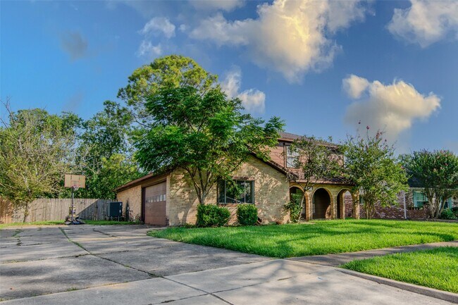 Photo - 1027 Montour Dr