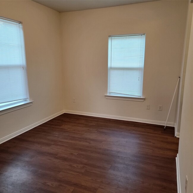 Photo - 322 7th Ave N