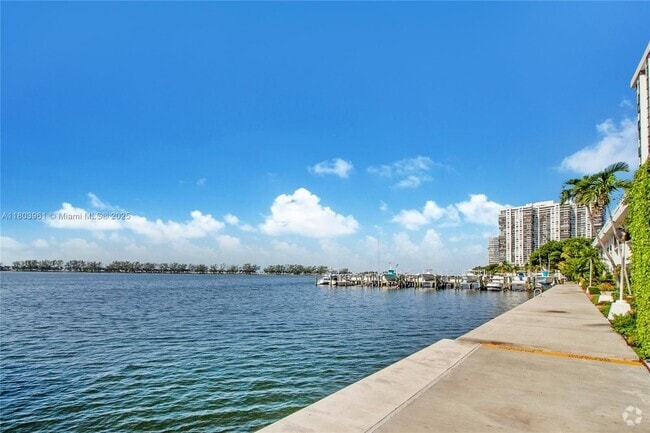 Building Photo - 1925 Brickell Ave Unit 1812 Rental